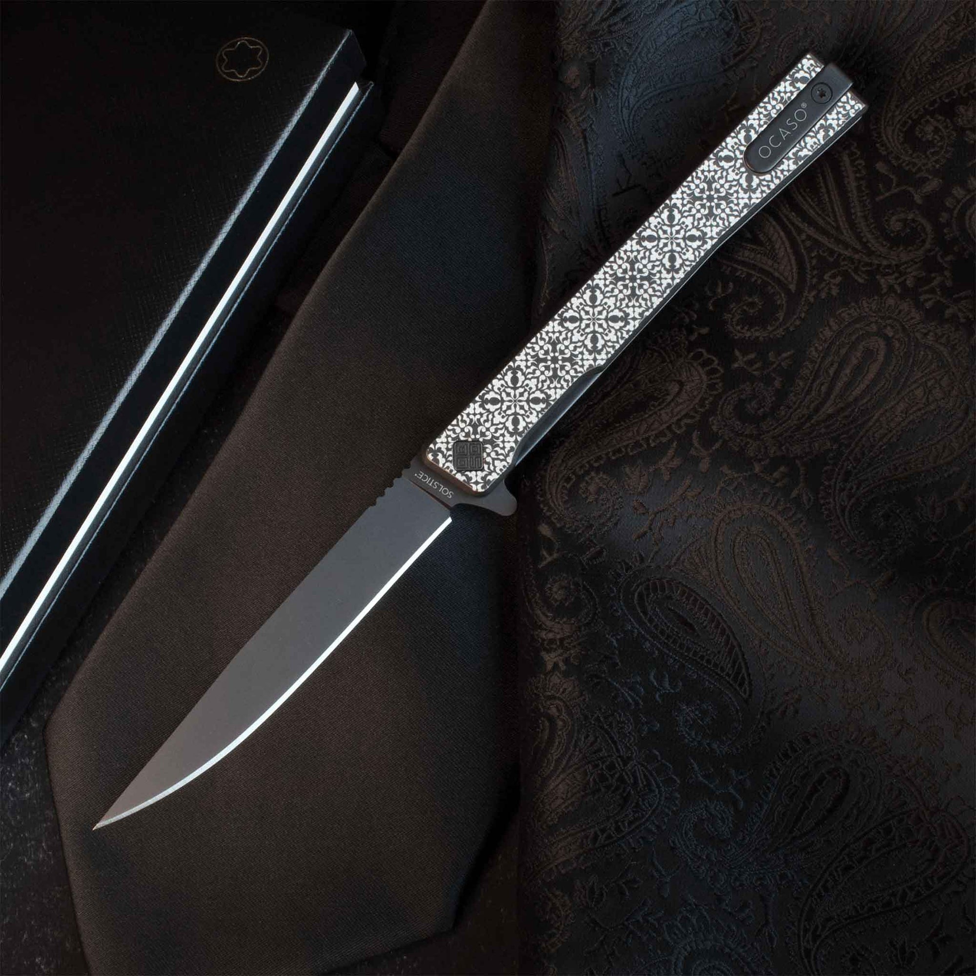 OCASO Solstice Titanium + Black / Engraved Fleur-De-Lis Pattern