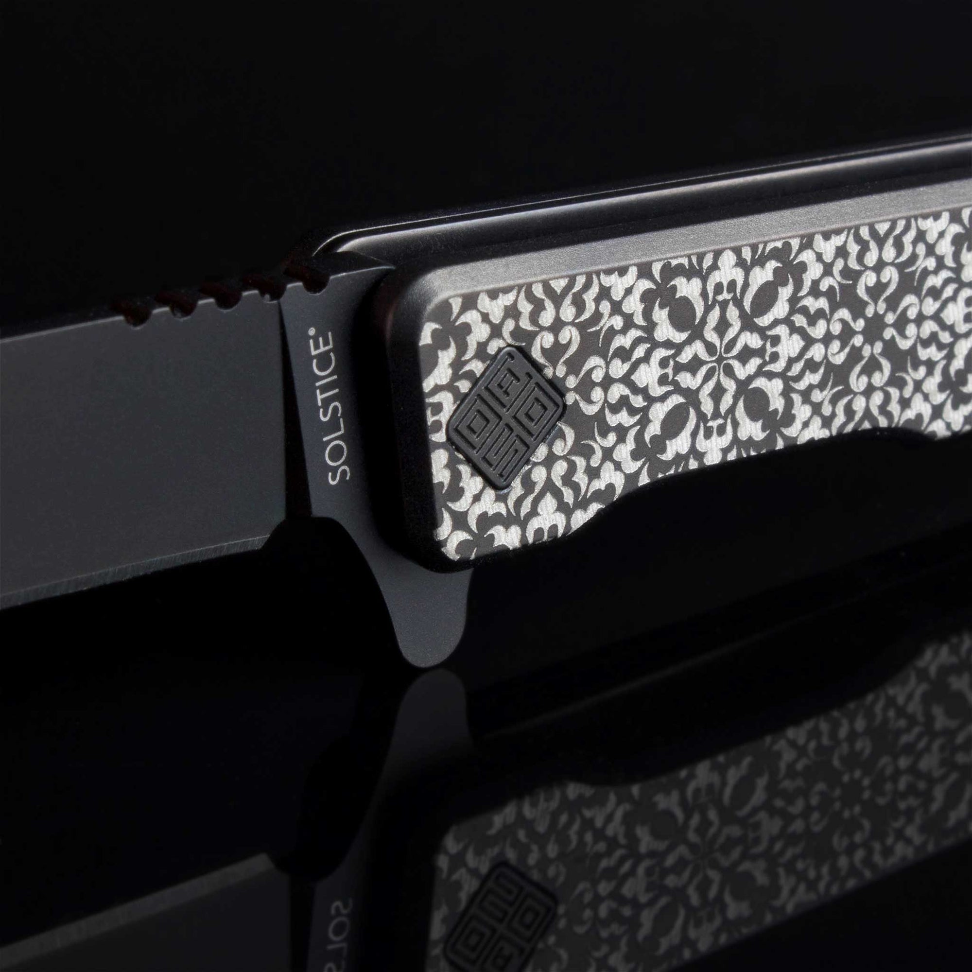 OCASO Solstice Titanium + Black / Engraved Fleur-De-Lis Pattern