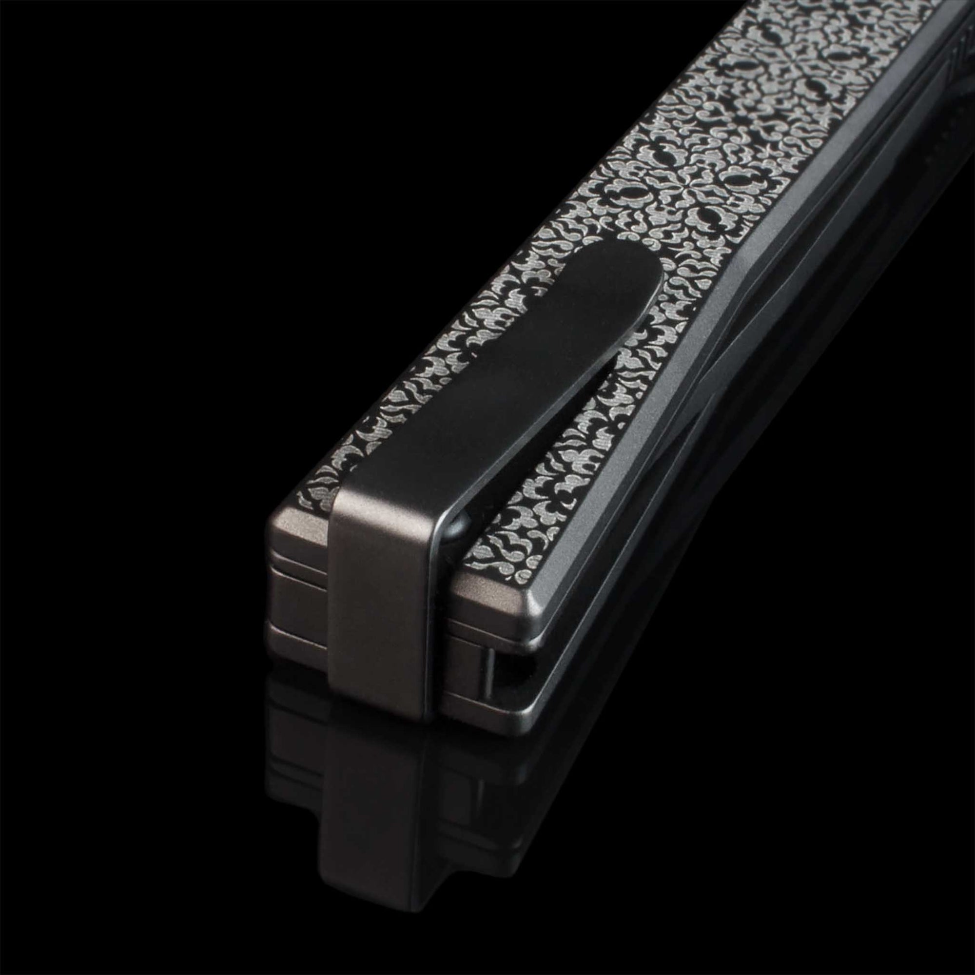OCASO Solstice Titanium + Black / Engraved Fleur-De-Lis Pattern
